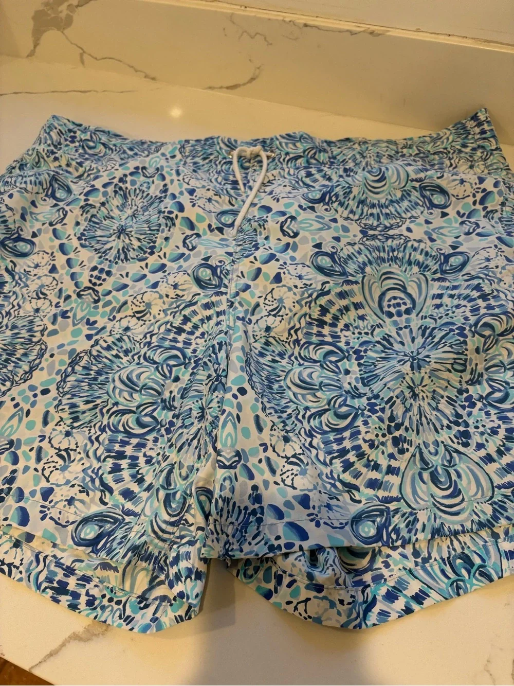 Lilly Pulitzer Mens Capri Swim Trunks in Call My Shell Phone Print Size L Resort